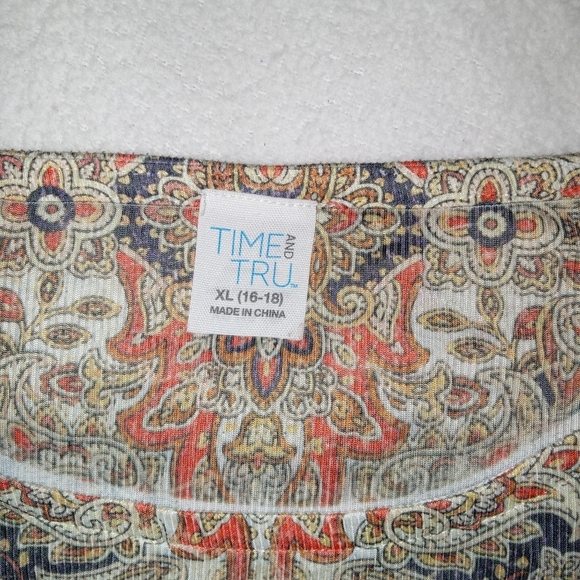 5 for $10 Time and Tru Multiprint Bejeweled 3/4 Sleeve Sharkbite Hem Top XL - Picture 5 of 6